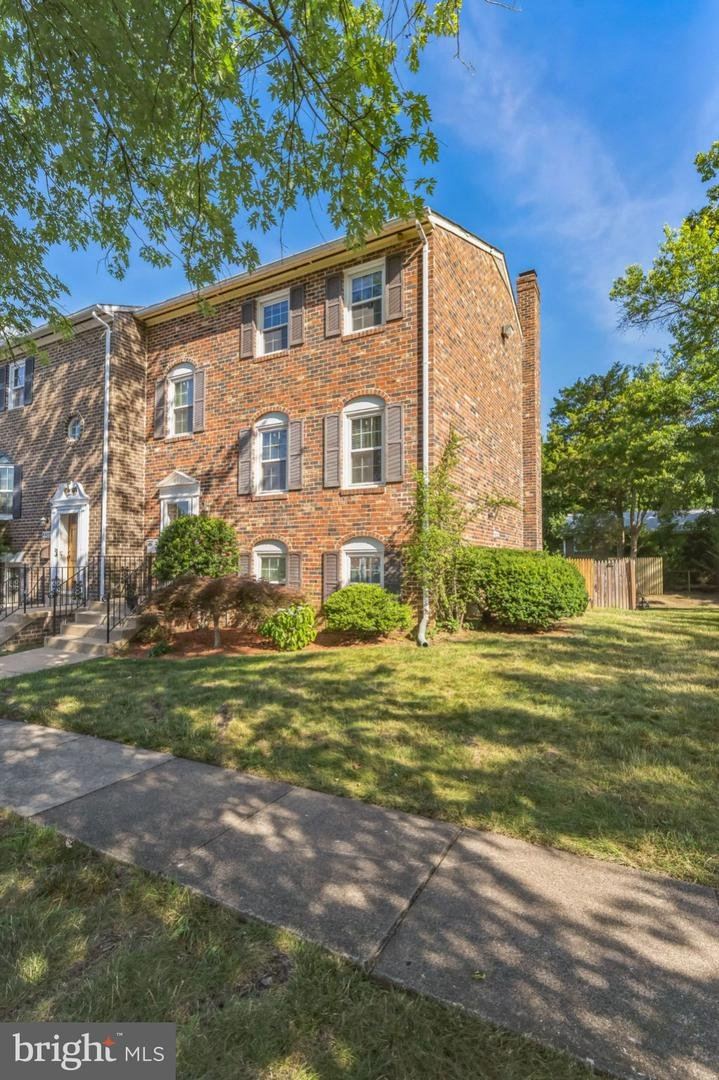 4600 Linmar Court, Alexandria, VA 22312: Rental listed at $3,650/mo via Realty ONE Group Capital